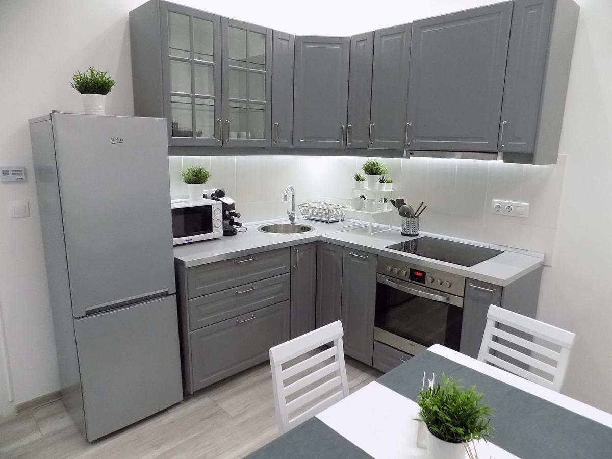 A10 Alkotmany B Apartment Budapest Esterno foto