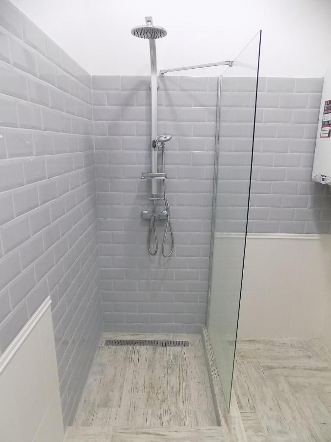 A10 Alkotmany B Apartment Budapest Esterno foto